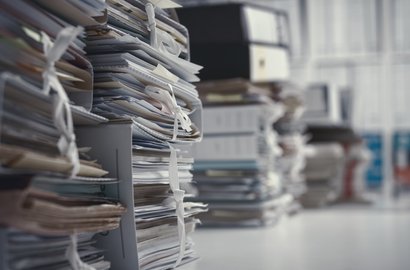 Jak długo przechowywać dokumenty potwierdzające współpracę z kontrahentem oraz wykonanie usługi?